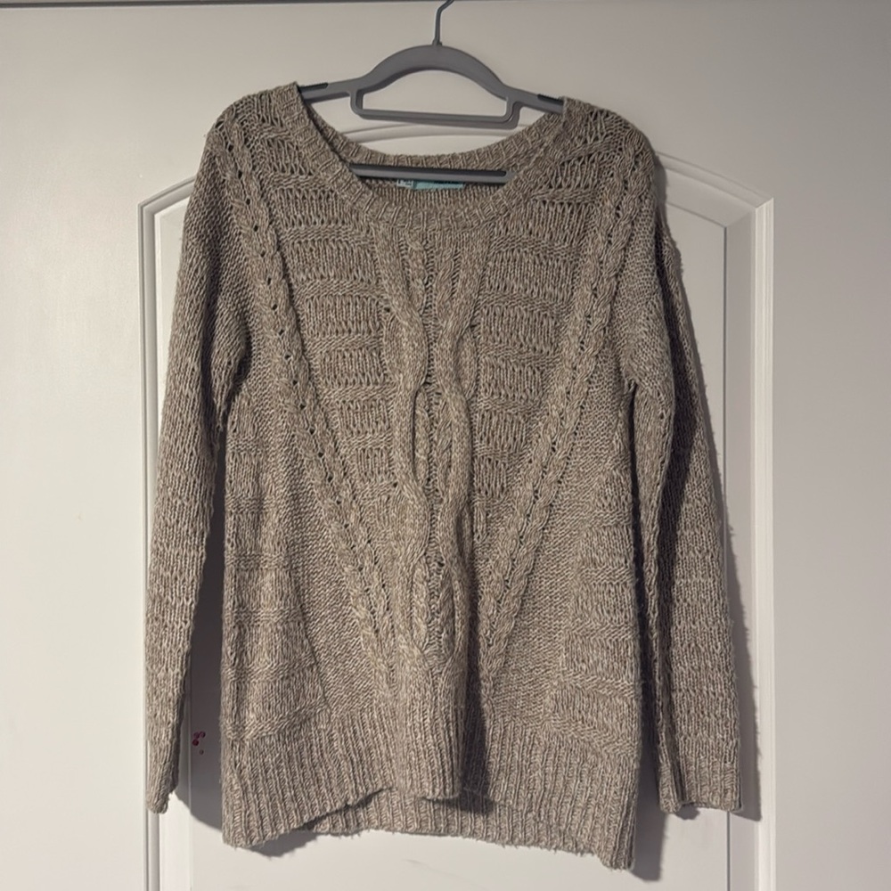 Maurice’s size small oatmeal colored soft sweater